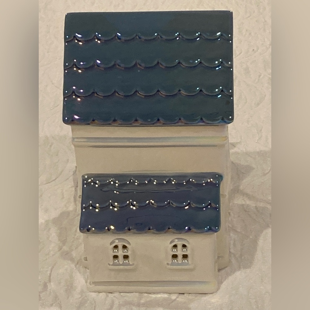Holiday Time LED Lighted 2-story Blue & White House Christmas Tabletop Decor NEW - Picture 7 of 10